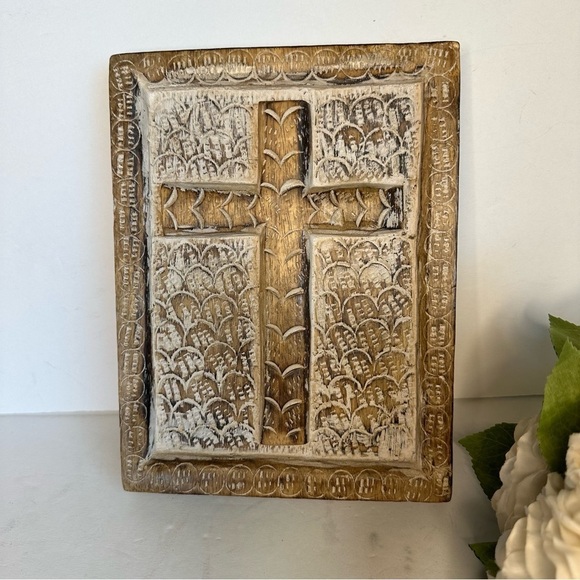 Hand Carved Wooden Antique White Wash Distress Cross Religious Christian Decor - Picture 1 of 7